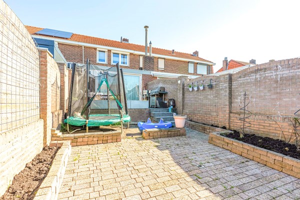 Foto - Te koop: Leuke, uitgebouwde tussenwoning uit 1927 met 3 slaapkamers en garage in de wijk Heksenberg